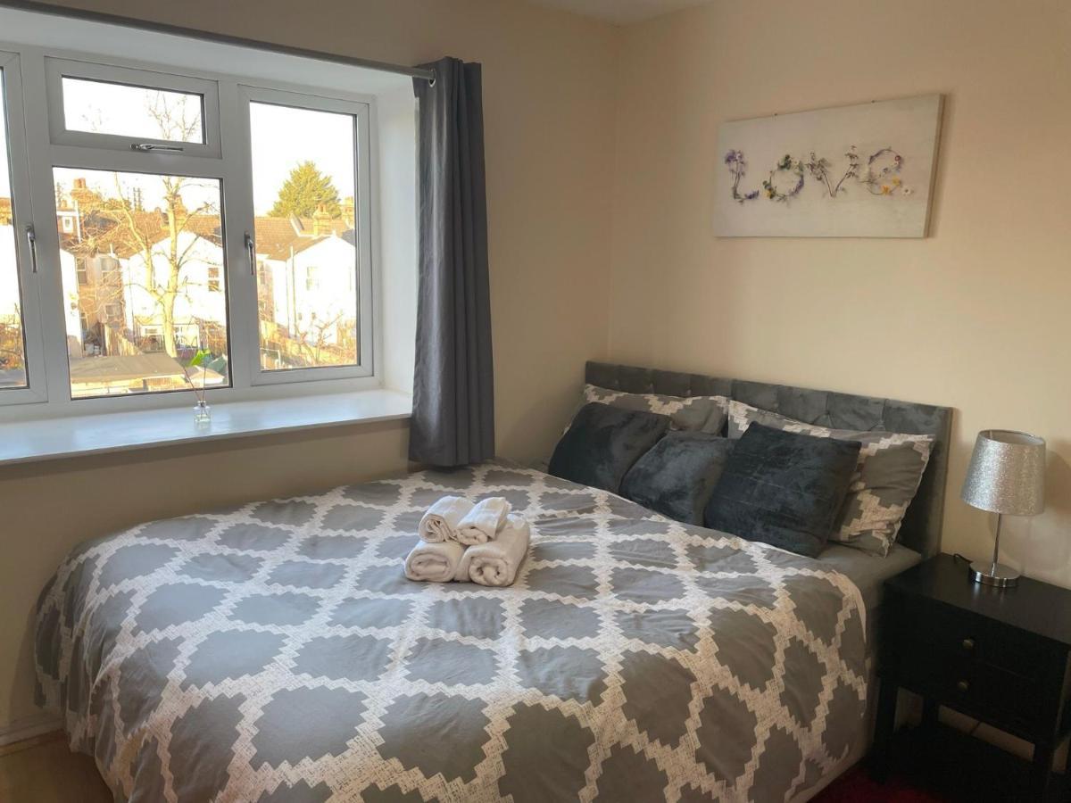 Nnk Air Bnb Enfield Exterior photo