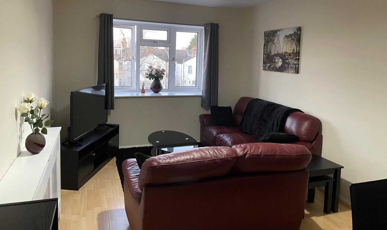 Nnk Air Bnb Enfield Exterior photo