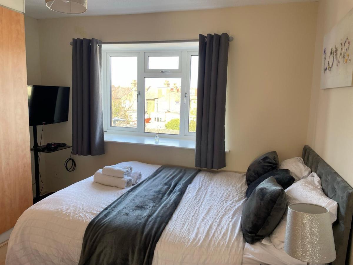 Nnk Air Bnb Enfield Exterior photo